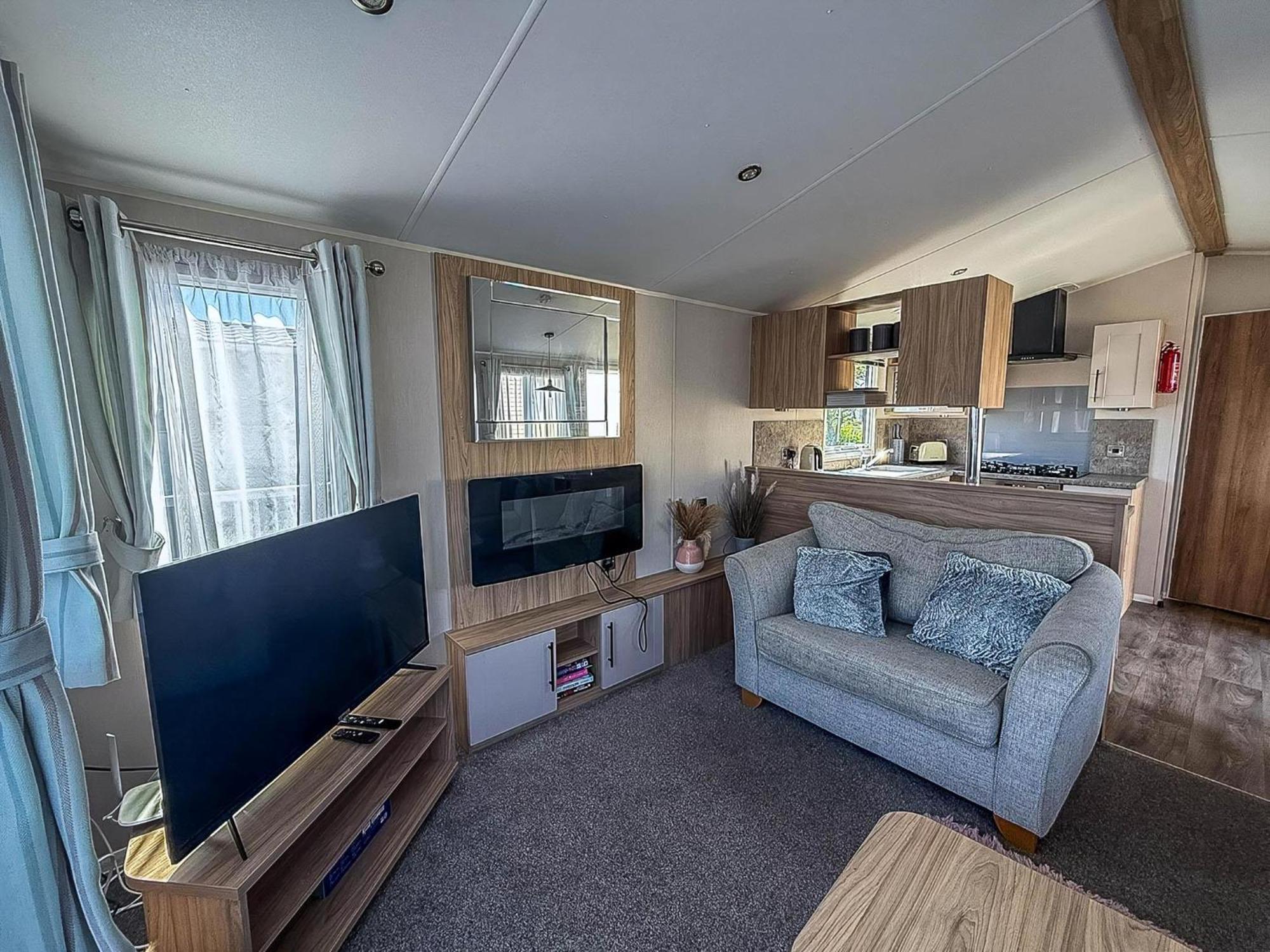 Beautiful 6 Berth Caravan, Nearby Beach In Suffolk Ref 68016Bs Lowestoft Bagian luar foto